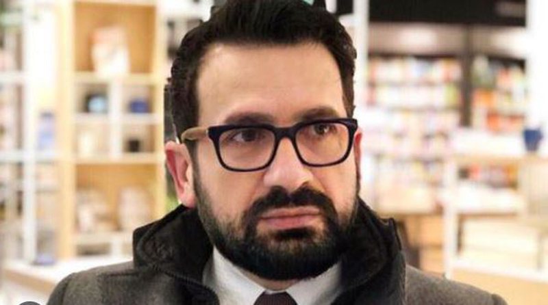 Kreshnik Spahiu publikon foton e veçantë dhe reagon i revoltuar: Ajo shet në trotuar djersën, jo trupin Kreshnik Spahiu publikon foton e veçantë dhe reagon i revoltuar: Ajo shet në trotuar djersën, jo trupin