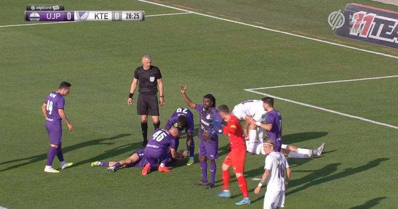 Momente paniku në fushën e blertë! Humbi 2 herë ndjenjat gjatë ndeshjes: Futbollisti shqiptar i “Ujpeshtit” dërgohet me urgjencë në spital (Video) Momente paniku në fushën e blertë! Humbi 2 herë ndjenjat gjatë ndeshjes: Futbollisti shqiptar i “Ujpeshtit” dërgohet me urgjencë në spital (Video)