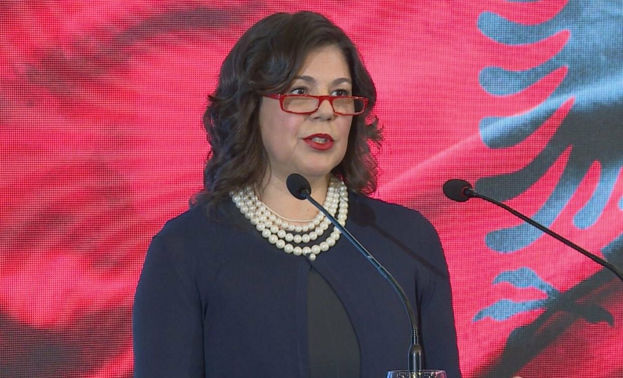 Ambasadorja greke shkon në komisariatin e Vlorës, kërkon informacione për Fredi Belerin Ambasadorja greke shkon në komisariatin e Vlorës, kërkon informacione për Fredi Belerin