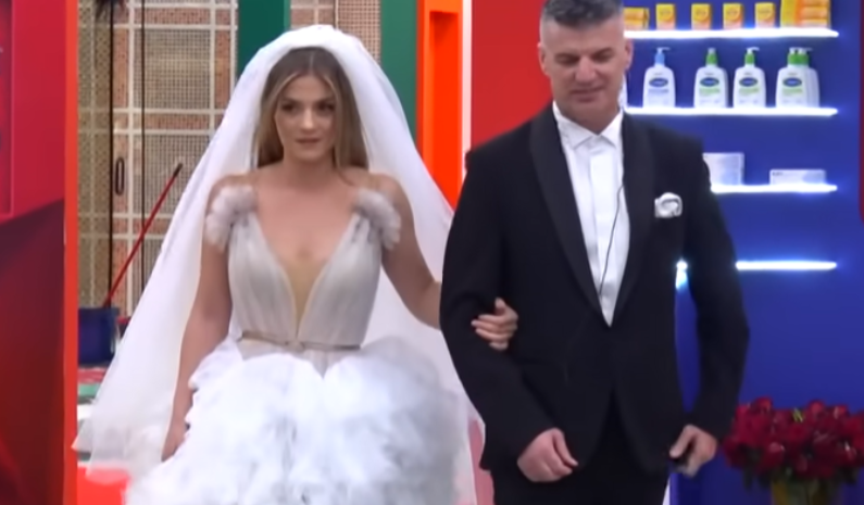 “Më përpara martohem me Kristin ose Ronaldon, sesa me Nitën”! Nita i kundërpërgjigjet Bledi Manes “Më përpara martohem me Kristin ose Ronaldon, sesa me Nitën”! Nita i kundërpërgjigjet Bledi Manes