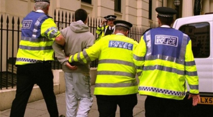 200 të burgosurit shqiptarë në Britani drejt burgjeve në Shqipëri, avokat Hasani nga Londra: Jo ‘rigjykim’ vendimeve të gjykatave britanike 200 të burgosurit shqiptarë në Britani drejt burgjeve në Shqipëri, avokat Hasani nga Londra: Jo ‘rigjykim’ vendimeve të gjykatave britanike