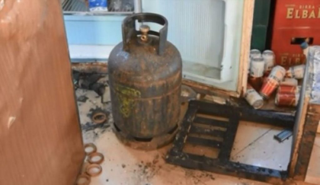 hpërthen bombola e gazit, shembet një pjesë e banesës në Kuçovë, zë brenda çiftin e moshuar