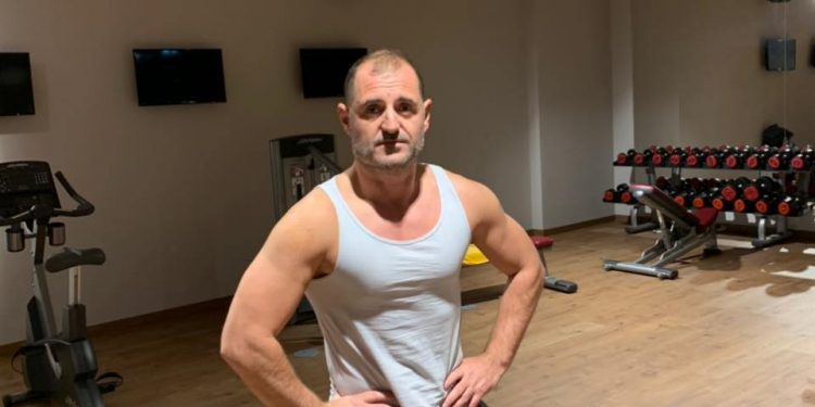 Çim Peka i alarmuar nga dekonspirimi i Zenit: Sulmon Ylli Rakipin dhe televizionin ku bëhet emisioni Çim Peka i alarmuar nga dekonspirimi i Zenit: Sulmon Ylli Rakipin dhe televizionin ku bëhet emisioni