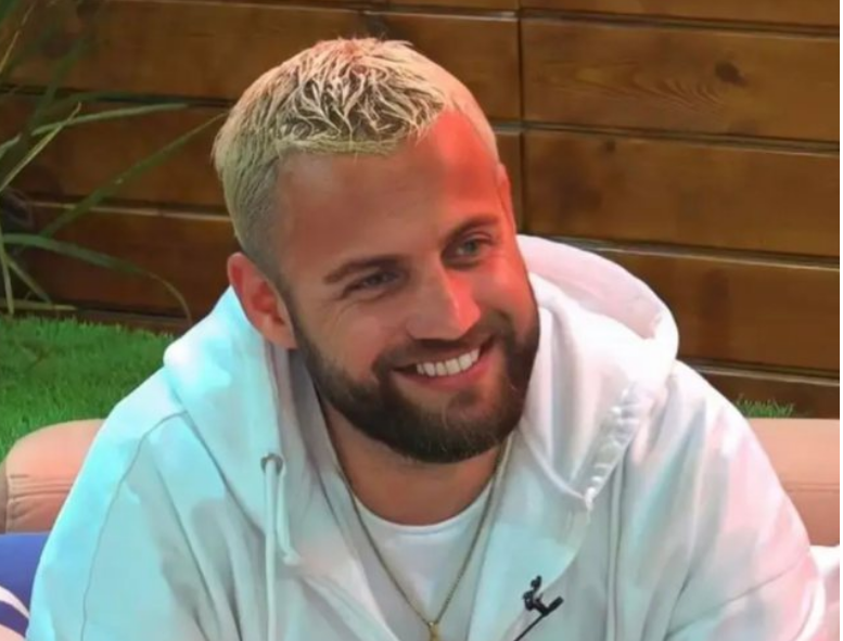 Fansja nga Kosova: Luizi ma lehtësoi dhimbjen e ndarjes nga motra! Fansja nga Kosova: Luizi ma lehtësoi dhimbjen e ndarjes nga motra!