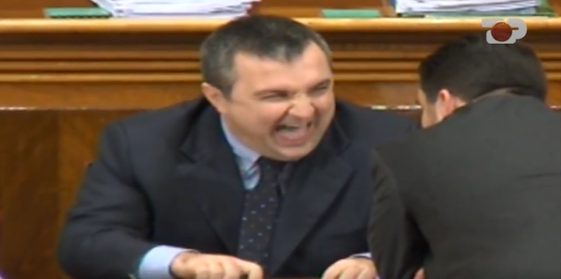 Meta ngatërron veten me Almir Rrapon: Ndjen frikën nga SPAK për lobimin: Të më hetojnë amerikanët, kemi marrëveshje ekstradimi me ta Meta ngatërron veten me Almir Rrapon: Ndjen frikën nga SPAK për lobimin: Të më hetojnë amerikanët, kemi marrëveshje ekstradimi me ta