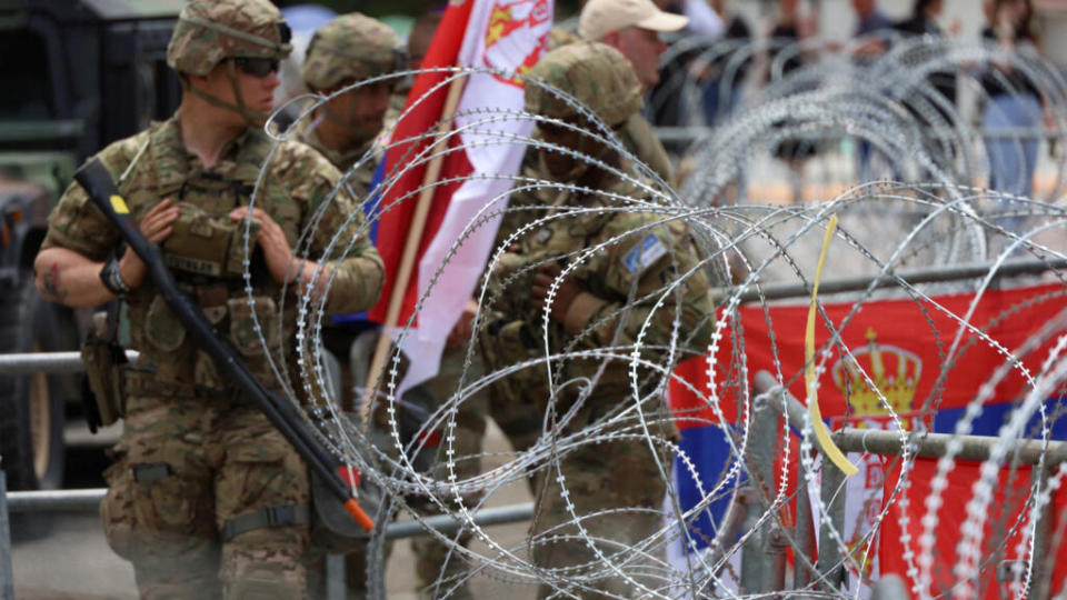 NATO trupa shtesë për dislokim në Kosovë NATO trupa shtesë për dislokim në Kosovë