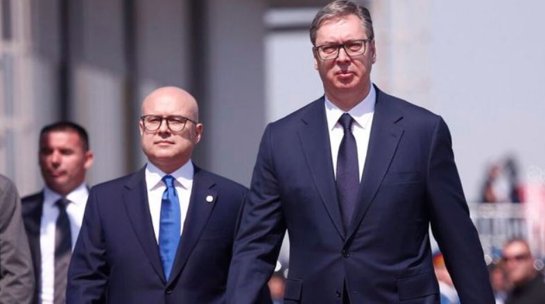 Çfarë fshihet pas dorëheqjes së Vuçiç nga partia? Çfarë fshihet pas dorëheqjes së Vuçiç nga partia?