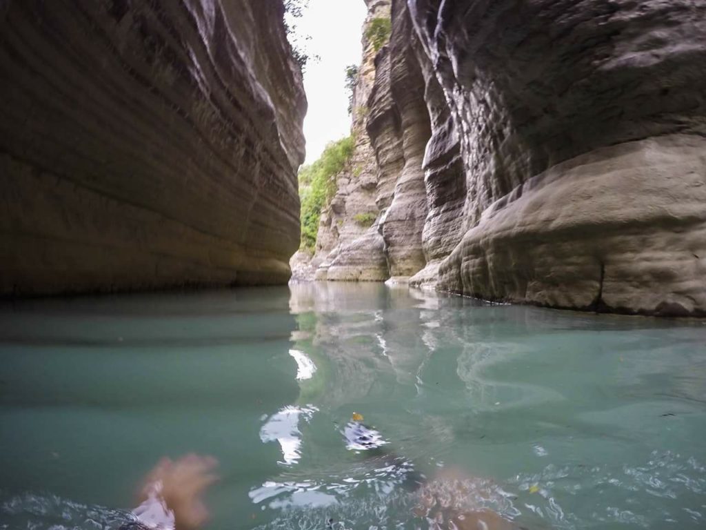 Reshjet e papritura! Mbytet një turist në kanionin e Langaricës: Rrezikohen turistët e tjerë