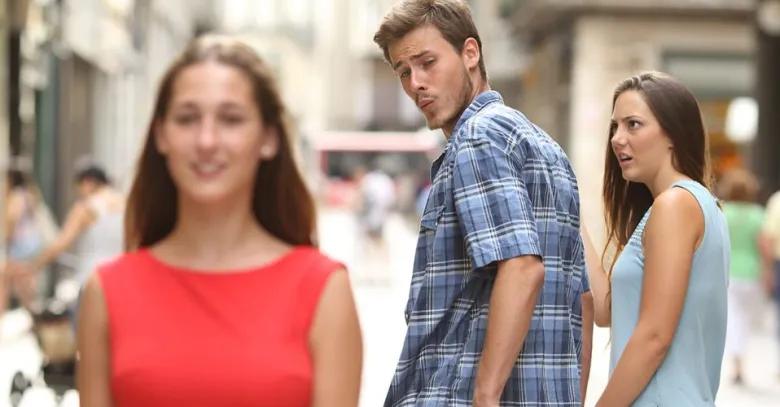 Pse burrat shikojnë me gra të tjera veç partneres së tyre?! Kjo pyetje i ka tani disa shpjegime Pse burrat shikojnë me gra të tjera veç partneres së tyre?! Kjo pyetje i ka tani disa shpjegime