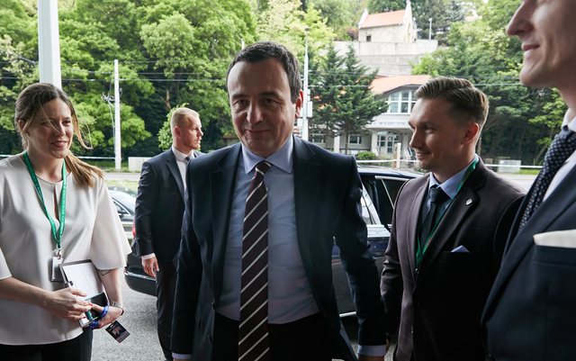 “Kosova është krijesë e amerikanëve, siç është edhe Izraeli. Albin Kurti, njeri grotesk dhe nacionalist i rrezikshëm”