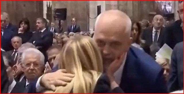 “Kujt i duhet Ruanda kur ke Shqipërinë”! Filluan dhe halet angleze të interesohen: The Times në portin e Lezhës! Të përbashkëtat e dy planeve për refugjatët. “Kujt i duhet Ruanda kur ke Shqipërinë”! Filluan dhe halet angleze të interesohen: The Times në portin e Lezhës! Të përbashkëtat e dy planeve për refugjatët.