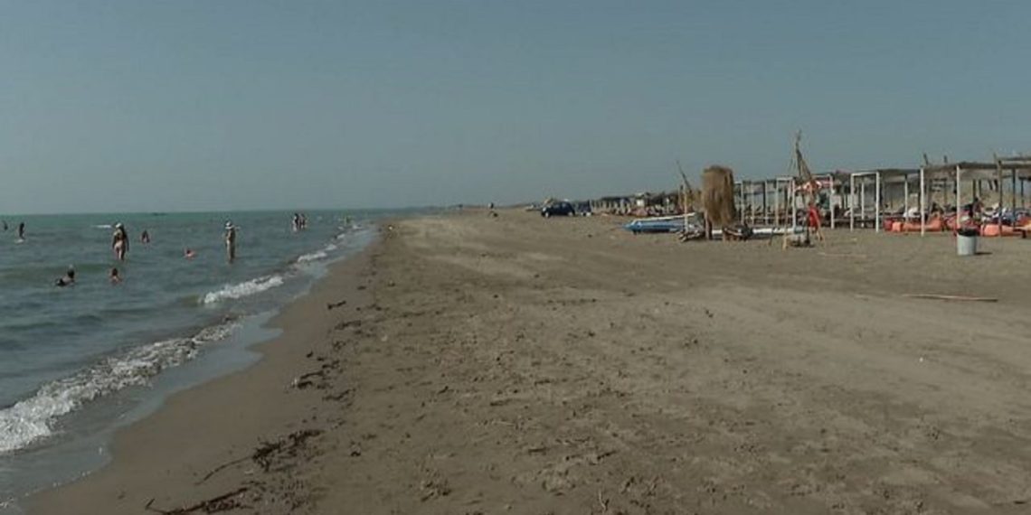 Nëse doni vetëm det dhe diell… Ky është plazhi në Shqipëri ku çadra kushton vetëm 300 lekë Nëse doni vetëm det dhe diell… Ky është plazhi në Shqipëri ku çadra kushton vetëm 300 lekë