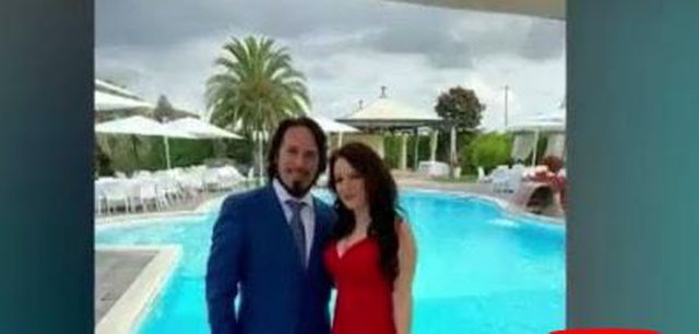 Dasmorë gjithë banorët e Granzes! Hapën dasmën me këngën “Xhamadani vija-vija”: Kush është vlonjatja që u martua me kryekomunarin italian Dasmorë gjithë banorët e Granzes! Hapën dasmën me këngën “Xhamadani vija-vija”: Kush është vlonjatja që u martua me kryekomunarin italian