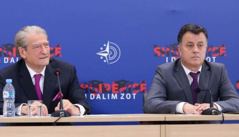 Shkrihet “Foltorja”, Sali Berishës i firojnë deputetët, i vetmi “flori” që i mbetet është Flamur Noka, Ilir Meta e lë në mes të katër rrugëve Shkrihet “Foltorja”, Sali Berishës i firojnë deputetët, i vetmi “flori” që i mbetet është Flamur Noka, Ilir Meta e lë në mes të katër rrugëve