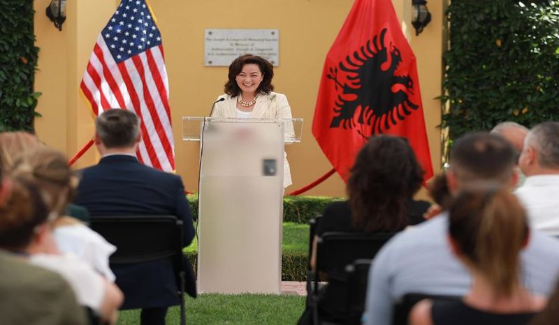 Ambasada Amerikane del me reagimin e minutës së fundit për largimin e Yuri Kim Ambasada Amerikane del me reagimin e minutës së fundit për largimin e Yuri Kim