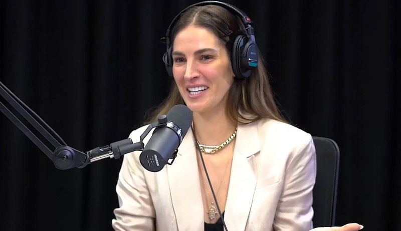 “S’kam pasur bukë të ha, shkoja të flija me barkun që më dhimbte, çohesha natën se…”! Habit modelja Emina Cunmulaj: Rrëfehet si asnjëherë më parë në podacastin e Ramës “S’kam pasur bukë të ha, shkoja të flija me barkun që më dhimbte, çohesha natën se…”! Habit modelja Emina Cunmulaj: Rrëfehet si asnjëherë më parë në podacastin e Ramës