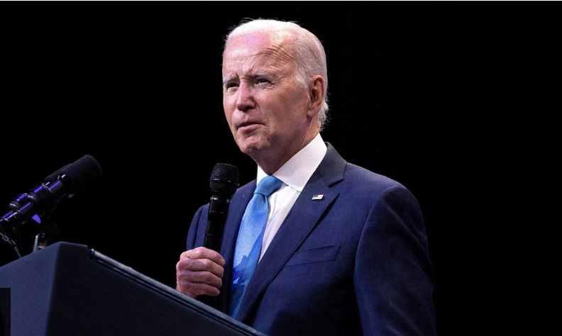 Presidenti amerikan në “gjumë”?! Mbyll fjalimin për kontrollin e armëve me fjalët: “Zoti e ruajttë Mbretëreshën” (Video) Presidenti amerikan në “gjumë”?! Mbyll fjalimin për kontrollin e armëve me fjalët: “Zoti e ruajttë Mbretëreshën” (Video)