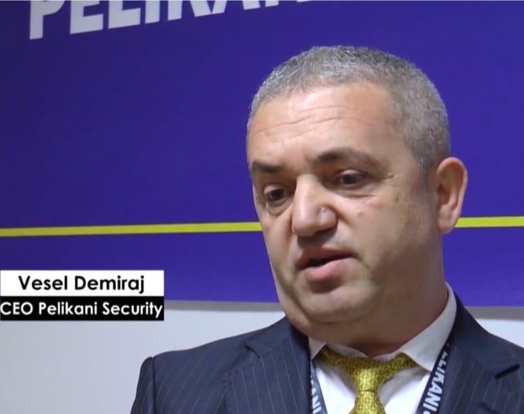 Dhurata e dyshimtë! Pelikani Security që dorëzoi letra të rreme për të marrë tendera i jep armë policisë: Çfarë po kurdisin pronari me Çuçin? Dhurata e dyshimtë! Pelikani Security që dorëzoi letra të rreme për të marrë tendera i jep armë policisë: Çfarë po kurdisin pronari me Çuçin?