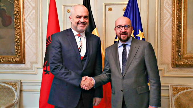 “Lajm i vonuar por mirë që fitoi forca e arsyes”! Edi Rama nga Brukseli reagon pas lirimit të tre policëve: Rihap rrugën e dialogut “Lajm i vonuar por mirë që fitoi forca e arsyes”! Edi Rama nga Brukseli reagon pas lirimit të tre policëve: Rihap rrugën e dialogut