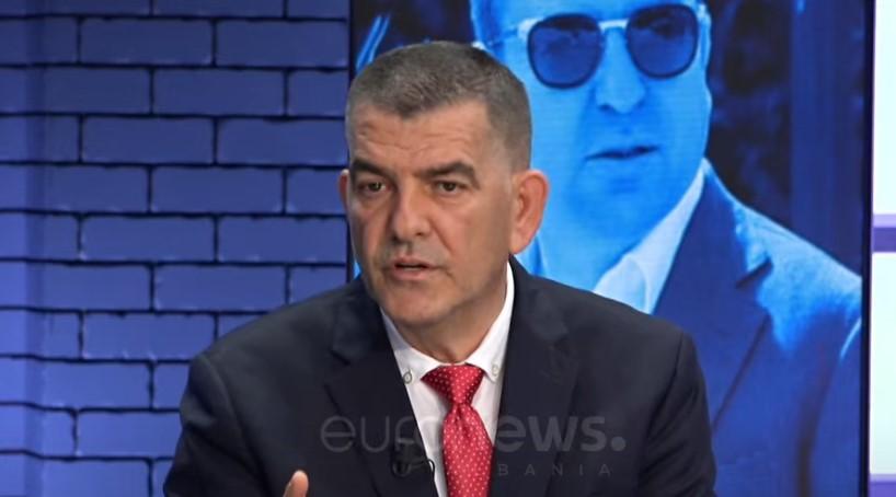 Saimir Vishaj: Policia si kinema, ja çudia pas arrestimit të Vangjush Dakos Saimir Vishaj: Policia si kinema, ja çudia pas arrestimit të Vangjush Dakos