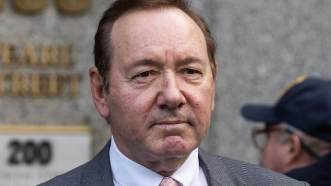 Kevin Spacey thyen heshtjen pasi u lirua nga akuzat për abuzim seksual: Mediat më shndërruan në një përbindësh Kevin Spacey thyen heshtjen pasi u lirua nga akuzat për abuzim seksual: Mediat më shndërruan në një përbindësh