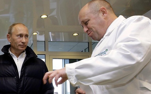 Kush është Yevgeny Prigozhin, ish-kuzhinieri i Putin që synon të rrëzojë kreun e Kremlinit? Kush është Yevgeny Prigozhin, ish-kuzhinieri i Putin që synon të rrëzojë kreun e Kremlinit?