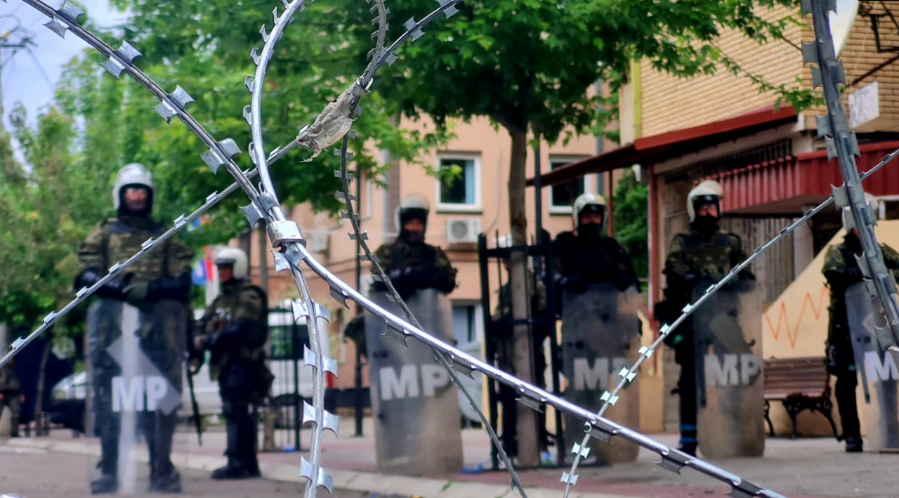 Protestat e serbëve vazhdojnë, liderët evropianë diskutojnë sot për Kosovën Protestat e serbëve vazhdojnë, liderët evropianë diskutojnë sot për Kosovën