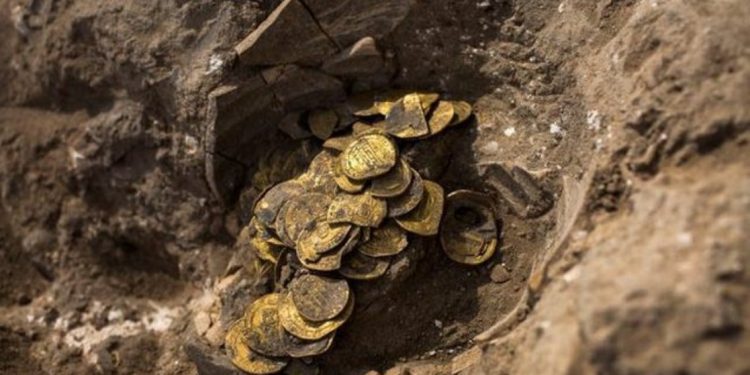 Dyshohet se në dalje të Prishtinës “fshihen” nën tokë 640.000 tonë ar?! Britanikët e “Western Tethyan Resources Ltd” pritet të fillojnë kërkimin Dyshohet se në dalje të Prishtinës “fshihen” nën tokë 640.000 tonë ar?! Britanikët e “Western Tethyan Resources Ltd” pritet të fillojnë kërkimin