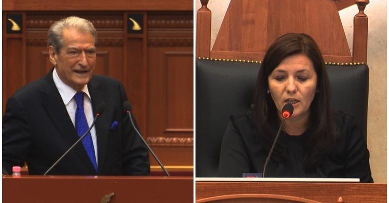 Debati me familjet Berisha-Felaj mbyllet: Jam krenare! Nuk janë plepistë! Ti Sali dhe familja jote jeni krejt të zi Debati me familjet Berisha-Felaj mbyllet: Jam krenare! Nuk janë plepistë! Ti Sali dhe familja jote jeni krejt të zi