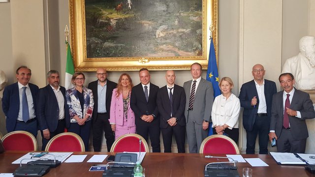 Parlamenti italian krijon grupimin e miqësisë Itali-Shqipëri Parlamenti italian krijon grupimin e miqësisë Itali-Shqipëri