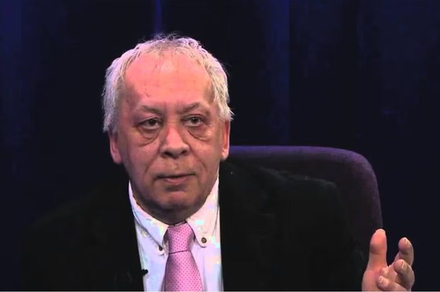 Një gazetar i mirë duhet t’i “bëjë duart pis” Një gazetar i mirë duhet t’i “bëjë duart pis”