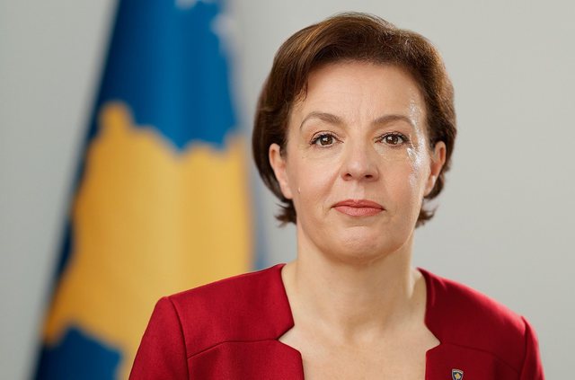 Ministrja e Albin Kurtit këmbëngul: BE është një “tigër prej letre”, o “specialistë” që më kritikoni Ministrja e Albin Kurtit këmbëngul: BE është një “tigër prej letre”, o “specialistë” që më kritikoni