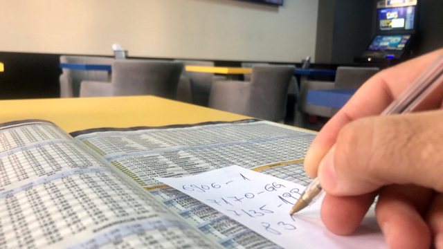 “Me pension paguaj borxhet e djalit”: Si bixhozi po shkatërron familje të tëra “Me pension paguaj borxhet e djalit”: Si bixhozi po shkatërron familje të tëra