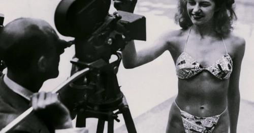 “Bikini”që njohim të gjithë: Sot u shfaq për herë të parë në një sesion fotografik në një pishinë në Paris më 5 korrik 1946 “Bikini”që njohim të gjithë: Sot u shfaq për herë të parë në një sesion fotografik në një pishinë në Paris më 5 korrik 1946