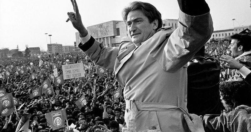 Zbulohen të pathënat për doktorin e dikurshëm, kasapin e sotëm Sali Berisha: Kush e propozoi në krye të PD? Zbulohen të pathënat për doktorin e dikurshëm, kasapin e sotëm Sali Berisha: Kush e propozoi në krye të PD?