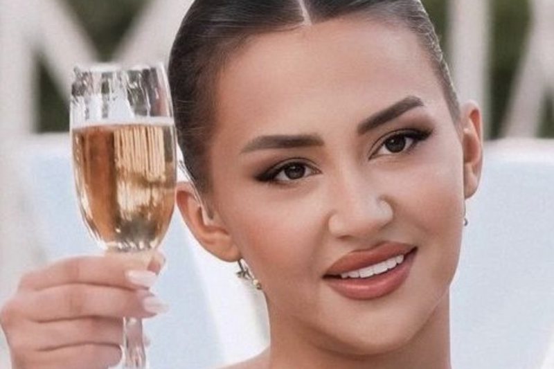 “O Zot kamarierja e Lushnjes në cover”! Kiara nuk i kursehet ndjekëses pas ofendimeve në rrjetet sociale “O Zot kamarierja e Lushnjes në cover”! Kiara nuk i kursehet ndjekëses pas ofendimeve në rrjetet sociale