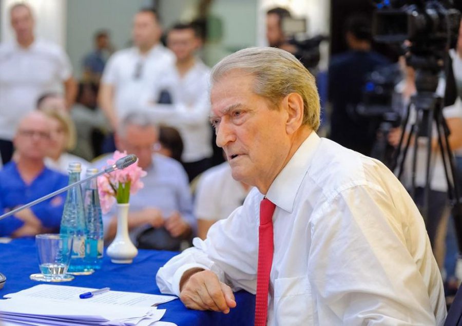 Zbardhet tjetër detaj, Londra “nxin” Berishën: Lidhjet e tij me krimin e organizuar, më të gjera se sa shihen në publik Zbardhet tjetër detaj, Londra “nxin” Berishën: Lidhjet e tij me krimin e organizuar, më të gjera se sa shihen në publik