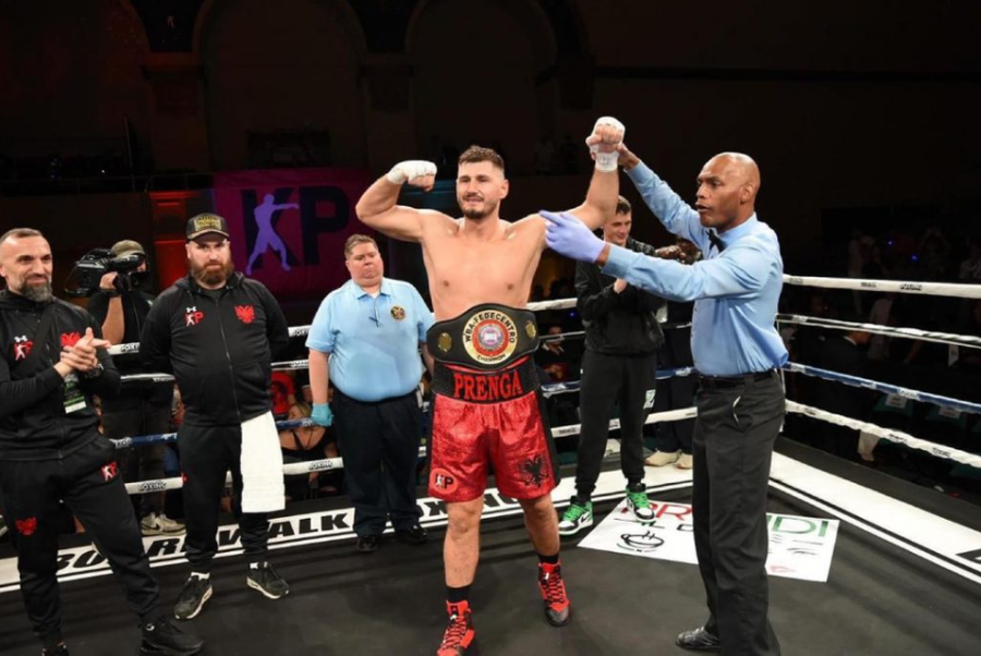 Kristian Prenga i papërmbajtshëm, boksierit kuqezi i mjaftojnë 70 sekonda për “knock out”-in e radhës (Video) Kristian Prenga i papërmbajtshëm, boksierit kuqezi i mjaftojnë 70 sekonda për “knock out”-in e radhës (Video)