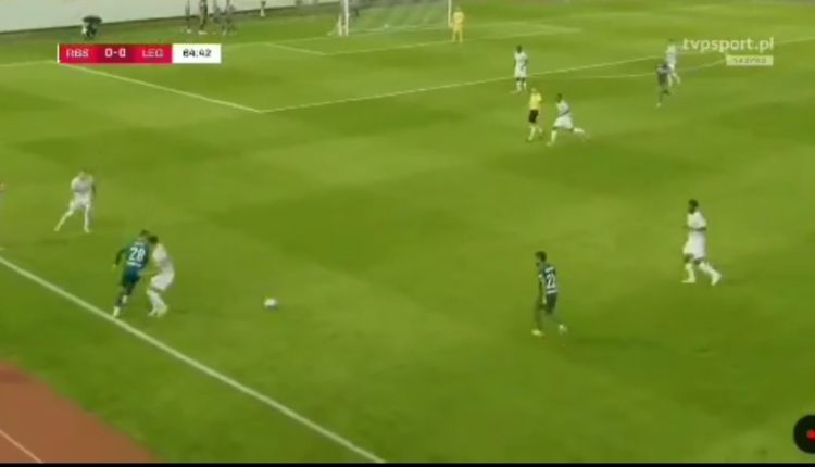 VIDEO/ Joooo, kjo ishte shumë! Ernest Muçi fillon të tallet me lojtarët e Salzburg, “kthen Ronaldinho-n” në futbollin e luajtur VIDEO/ Joooo, kjo ishte shumë! Ernest Muçi fillon të tallet me lojtarët e Salzburg, “kthen Ronaldinho-n” në futbollin e luajtur