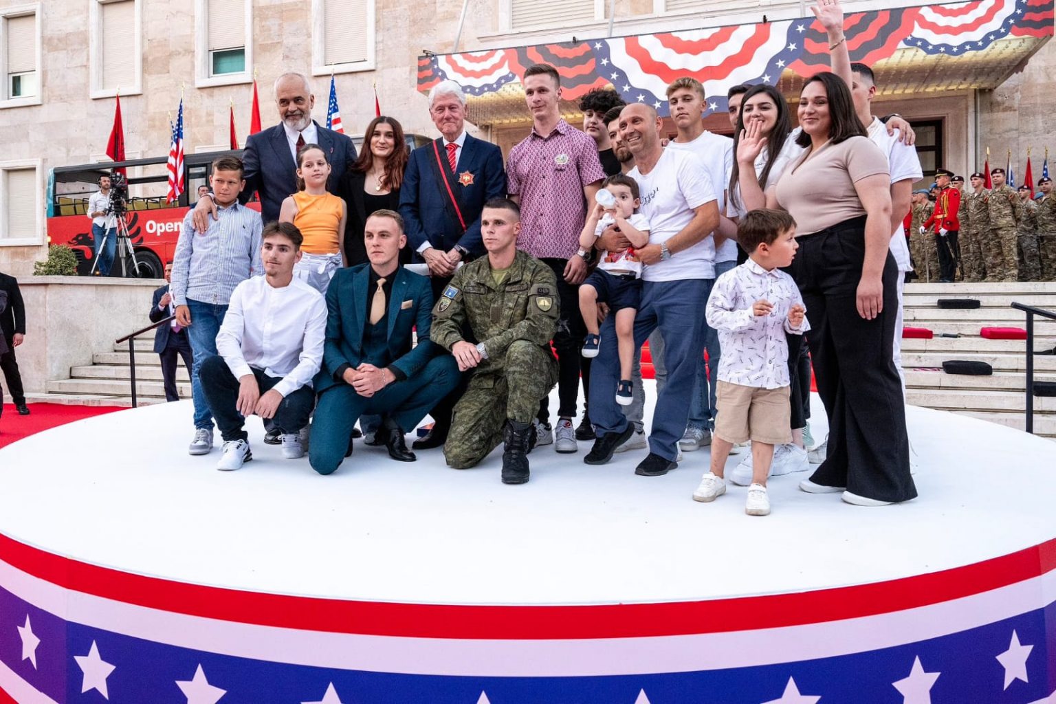 “Nuk do e harroj kurrë”! Clinton ndan përshtypjet pas vizitës në Shqipëri: Ka qenë nder të punoja për të forcuar miqësinë mes vendeve tona “Nuk do e harroj kurrë”! Clinton ndan përshtypjet pas vizitës në Shqipëri: Ka qenë nder të punoja për të forcuar miqësinë mes vendeve tona