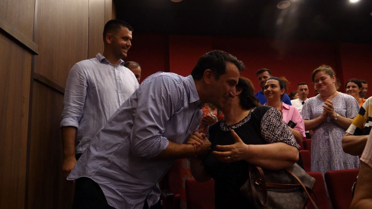 Veliaj nga Rrogozhina: Saliu dhe Iliri pushojnë në Lalëz, Kavaja është mbuluar nga mbeturinat Veliaj nga Rrogozhina: Saliu dhe Iliri pushojnë në Lalëz, Kavaja është mbuluar nga mbeturinat