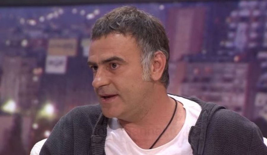 “Më priste te dera e burgut me qeset më të mëdha sesa ajo vetë”! Rrëfimi i ndjerë i gazetarit dhe ish-banorit të Big Brother “Më priste te dera e burgut me qeset më të mëdha sesa ajo vetë”! Rrëfimi i ndjerë i gazetarit dhe ish-banorit të Big Brother