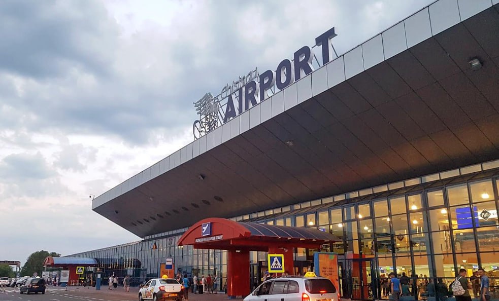 I’u mohua hyrja në Moldavi: Rusi nxjerr armën dhe vret dy persona në aeroport! I’u mohua hyrja në Moldavi: Rusi nxjerr armën dhe vret dy persona në aeroport!