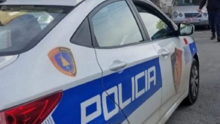 Nën efektin e drogës dhe në sens të kundërt: Arrestohet 31-vjeçarja që mor ipara 3 makina të parkuara Nën efektin e drogës dhe në sens të kundërt: Arrestohet 31-vjeçarja që mor ipara 3 makina të parkuara