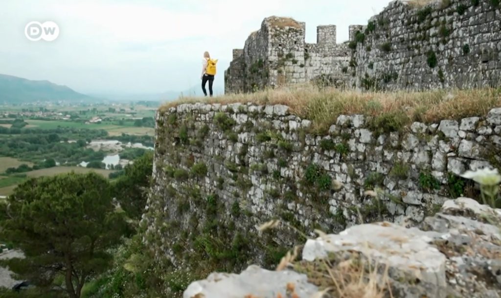 Edhe “Deutsche Welle” rrjeshtohet me mediat prestigjoze për reklamimin e Shqipërisë: Vendi që i ka të gjitha krahasohet me Maldivet, Kroacinë e malet e Zvicrës