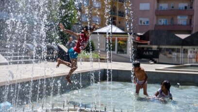 “Nuk lejohet noti”! Romët në Bullgari diskriminohen në pishina publike “Nuk lejohet noti”! Romët në Bullgari diskriminohen në pishina publike