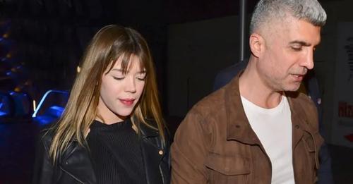 Këngëtari dhe aktori i njohur turk Ozcan Deniz ndahet nga gruaja, lidhet me modelen 21 vite më të re Këngëtari dhe aktori i njohur turk Ozcan Deniz ndahet nga gruaja, lidhet me modelen 21 vite më të re