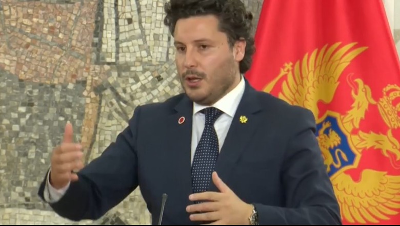 Kriza në Mal të Zi, Gjukanoviç komenton Abazoviçin: E vetmja gjë me vlerë tek ai është se është shqiptar Kriza në Mal të Zi, Gjukanoviç komenton Abazoviçin: E vetmja gjë me vlerë tek ai është se është shqiptar