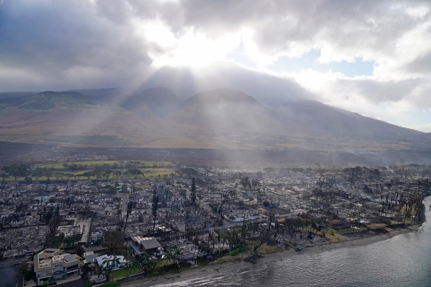 Zjarret në Havai vijojnë, rritet bilanci: 53 të vdekur dhe 1000 të zhdukur Zjarret në Havai vijojnë, rritet bilanci: 53 të vdekur dhe 1000 të zhdukur