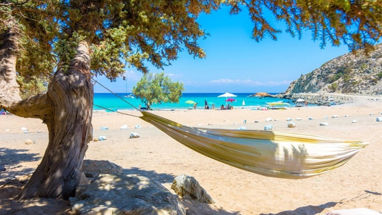 Nudistët në ‘luftë’ me bashkinë për plazhin në Greqi Nudistët në ‘luftë’ me bashkinë për plazhin në Greqi